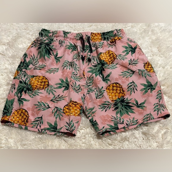 Good Vibes Tropical Pineapple Print Men's Shorts Size Large EUC - Picture 1 of 6